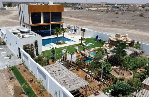 Manama Villa | Nagawa Staycation- Luxury 4-Bedroom Villa with Private Pool & Mini Zoo