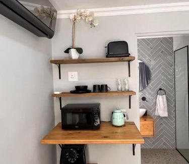 Beacon Bay Apartment | Nahoon View, Queen Room