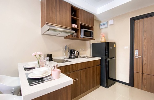 Nai Harn Apartment | Nai Harn 1BR Retreat by IBG Property P210