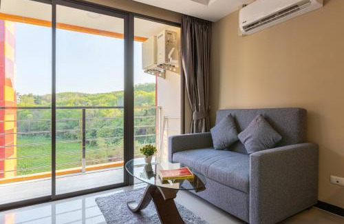 Nai Harn Apartment | NaiHarn Pearl condo by Holy Cow, 1-BR, courtyard view