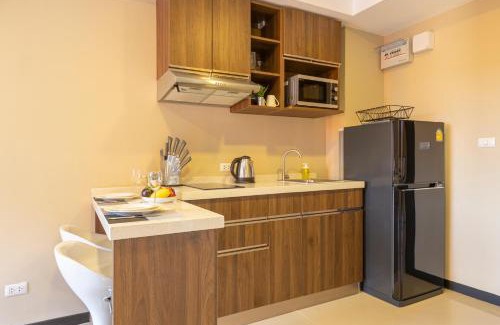 Nai Harn Apartment | NaiHarn Pearl condo by Holy Cow, 1-BR, courtyard view