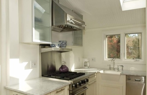 Westport Cottage | Nama-stay, sweet pink Saugatuck Shores beach cottage