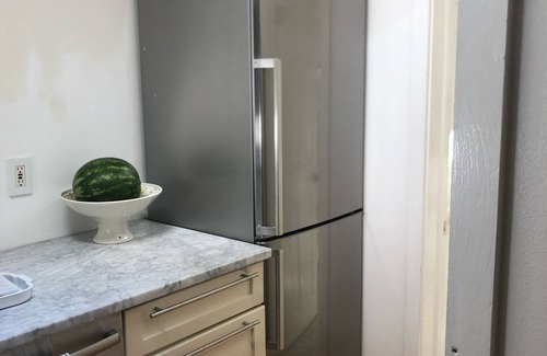 Westport Cottage | Nama-stay, sweet pink Saugatuck Shores beach cottage