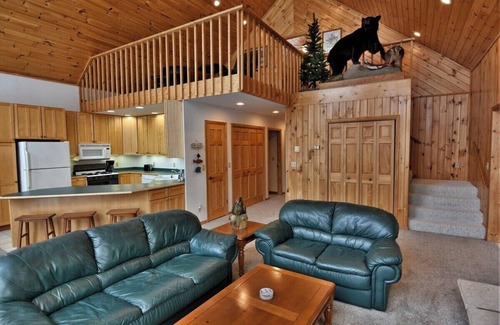 Cable Cabin | NamaKabin Spacious 5 Bedroom Home on Lake Namakagon, WI