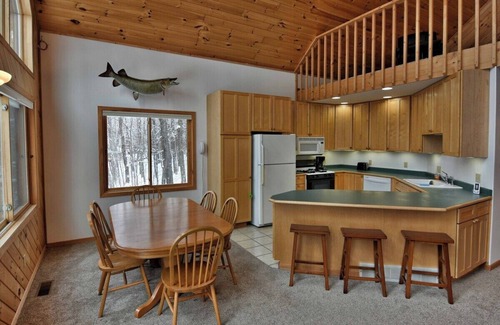 Cable Cabin | NamaKabin Spacious 5 Bedroom Home on Lake Namakagon, WI