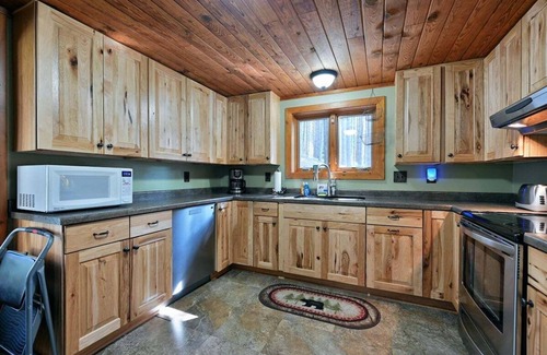 Cable Cabin | Namekagon Pines Retreat a 3 bedroom Log Home Near Mt. Telemark