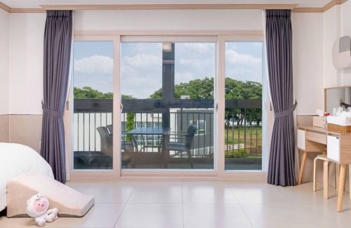 Namhae House | Namhae Dangdangi Dog Pension Blue