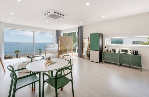 Namhae House | Namhae Orosy Bada Pool Villa & Pension