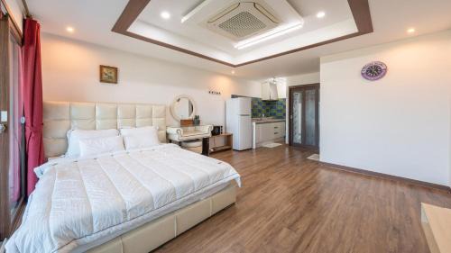 Tanghang-ri House | Namhae Ryu&Lee Pet Pension