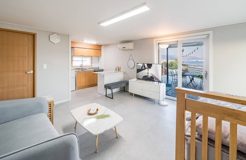 Tanghang-ri House | Namhae Yujane Pension