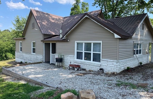 Houston House | Nana's House located in the MO Ozarks close to many rivers for floating.