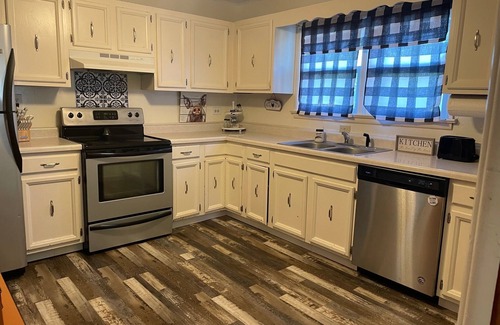 Licking House | Nana's Townhouse centrally located in the Heart of the Ozarks.