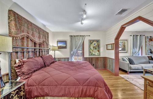 Fredericksburg House | Nandina Suite A is a charming cottage with a private courtyard and hot tub.