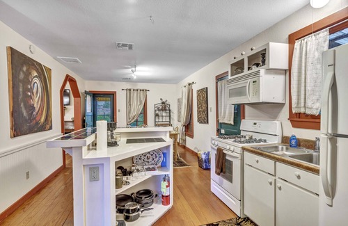 Fredericksburg House | Nandina Suite A is a charming cottage with a private courtyard and hot tub.