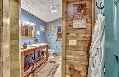 Fredericksburg House | Nandina Suite A is a charming cottage with a private courtyard and hot tub.