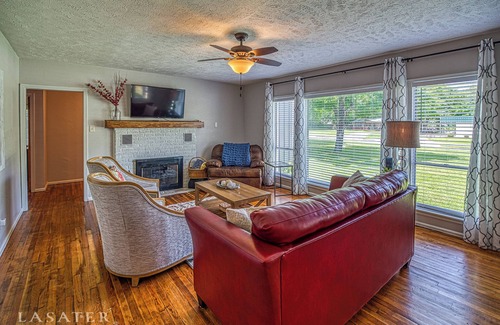 Marshall House | Nanny's Place - Spacious 3BR/2 Bath in Marshall