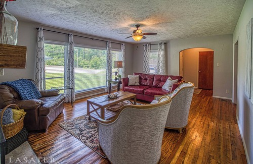 Marshall House | Nanny's Place - Spacious 3BR/2 Bath in Marshall