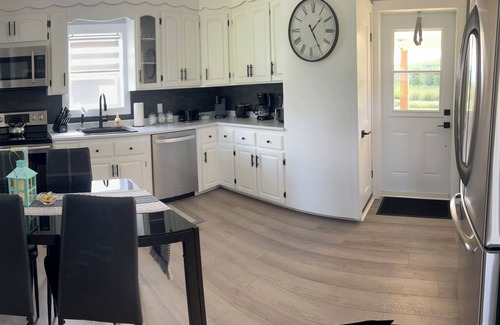 Cheticamp House | Nanook’s Den Escape to the beauty of the mountains Internet, GBTV