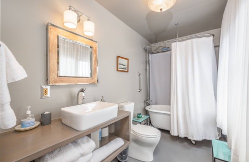 Half Moon Bay Bed & Breakfast | Nantucket Whale Inn