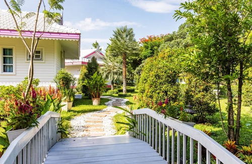 Khanong Phra Hotel | Napasawan Resort