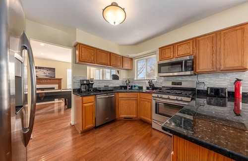 Naperville House | Naperville FHS Rental - Skylane Dr