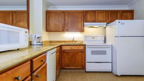 Napili Apartment | Napili Shores D127 · NS D127 Studio w Pool Near Beach