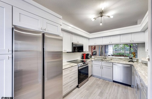 Imperial Golf Estates Condo | NAPLES 2B/2B IMPERIAL CONDO W/STYLE & LAKE VIEWS! POOLS! NEAR EVERYTHING! 102