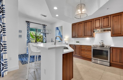 Royal Harbor Condo | NAPLES BAY RESORT I-205 - Coastal Condo in Downtown Resort Complex