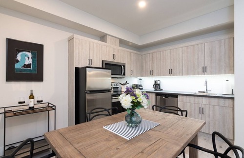 Okanagan-Similkameen Apartment | Naramata Dreaming: Wine Country Deck Suite w/Heated Pool & Trail Access