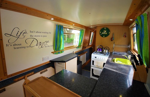 Middlewich Boat Rental | Narrowboat - Sleeps 10 - Raki Raki - 69ft
