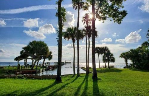 Titusville House | Nasa waterfront Dolphin Suite