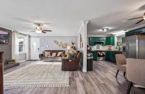 Opryland House | Nashville River Retreat 3BR 5 minutes to the Grand Ole Opry