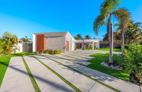 Lauderdale Isles House | Nassau Manor