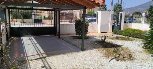 Loutraki House | Natageo