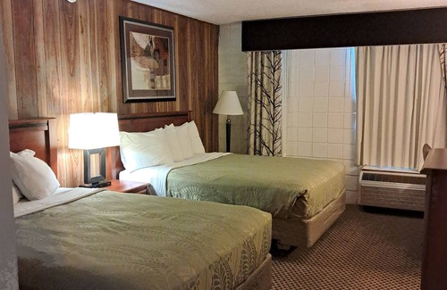 Casper Hotel | National 9 Casper - Showboat