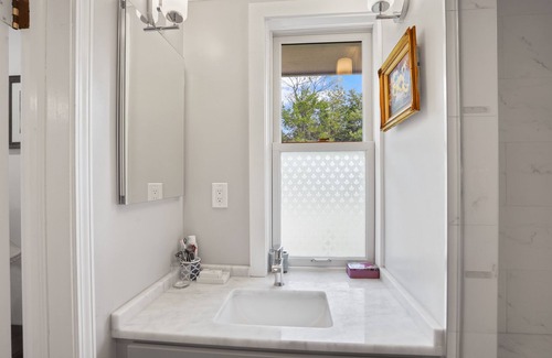 Oxon Hill House | National Harbor Guesthouse