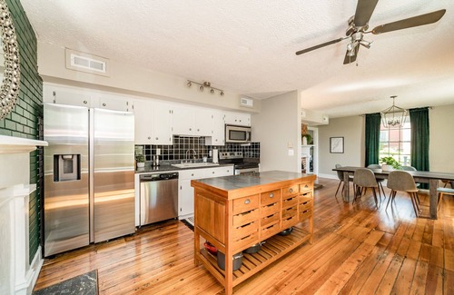 Lynchburg House | National Parks themed Historic Getaway near Downtown Lynchburg