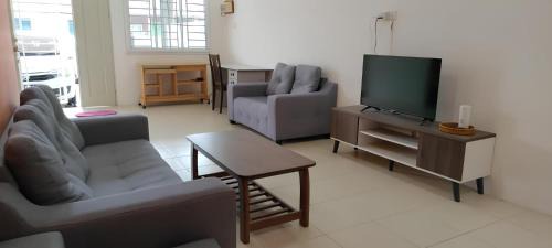 Kuching House | Natol Homestay - Moyan Batu Kawa