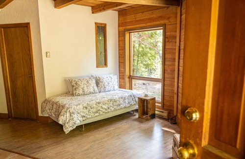 Meadow Creek House | Natural surroundings, peace & quiet, with adventure on your doorstep. (Pets ok)