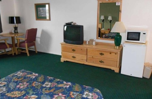 Enumclaw House | Nature Escape in GuestHouse Enumclaw! 2 Budget-friendly Units, Pets Allowed