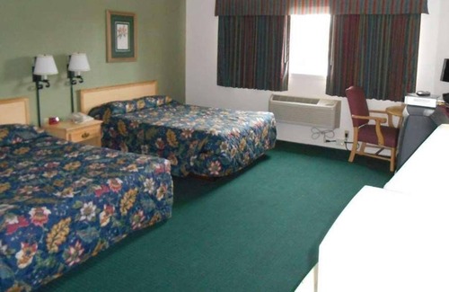 Enumclaw House | Nature Escape in GuestHouse Enumclaw! 2 Budget-friendly Units, Pets Allowed