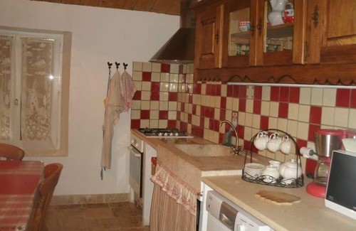 Montjustin Apartment | Nature gîte located in the Lubéron nature reserve.