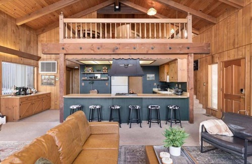 Oakhurst Cabin | Nature Haven: Jacuzzi, Deck & Mountain Views