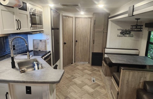 Hamilton House | Nature Lover's 2-Bedroom RV Escape