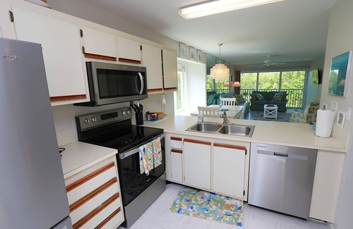 Marco Island Condo | Nature Lover’s Retreat – 2BR/2BA Condo on Marco Island