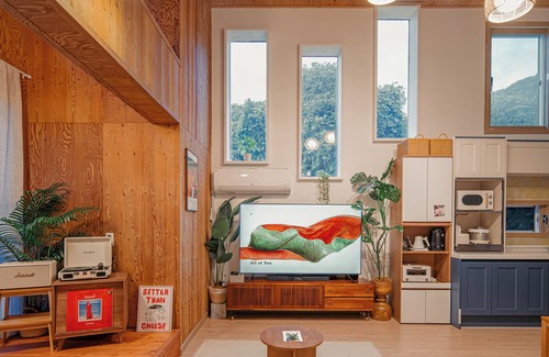 Seogwipo City House | Nature-Lover’s Jeju Escape, Private Forest Stay with Seasonal Blooms & Skies