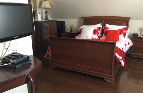 Larouche House | Nature On The Edge Of Lac Kenogami Room