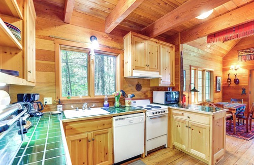 McKenzie Bridge Cabin | Nature-Packed McKenzie River Retreat w/Trails!