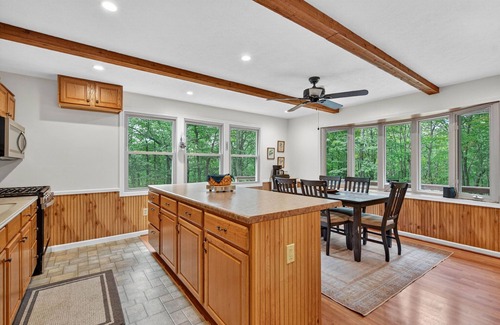 South Fork Ski Chalet | Nature Retreat w/Hot Tub, Fire Pit & Outdoor Fun!