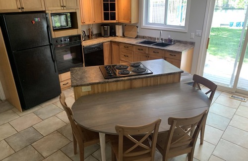 Washago Cottage | Nature's Cottage Washago - Beautiful Private Waterfront property with Hot Tub